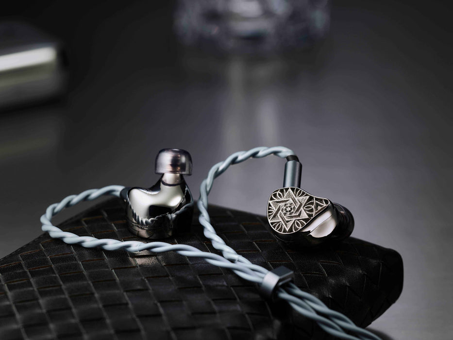 UM Maven III — Complimentary COCOM I for the First 20 Orders (ships around May 29th)
